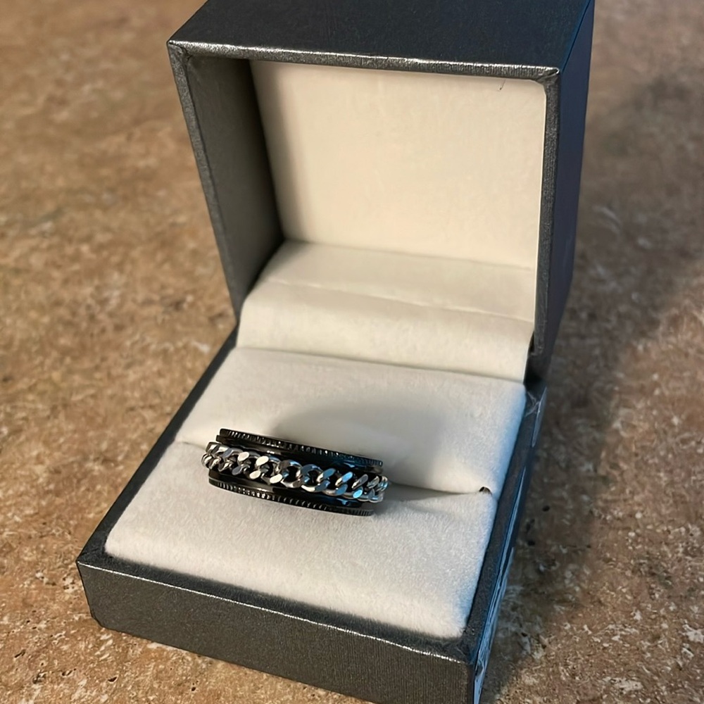 Ricardo Ray Men’s Ring (NORDSTROM) - NIB - Size 11 - black w/ chain link middle
